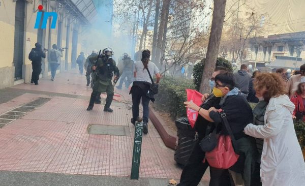 Τέμπη: Έριξαν χημικά ακόμη και σε τραυματία του μοιραίου τρένου