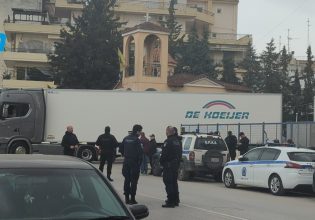 Τέμπη: Νταλίκα – ψυγείο στην Λάρισα για να διατηρηθούν οι σοροί μέχρι την ταυτοποίηση