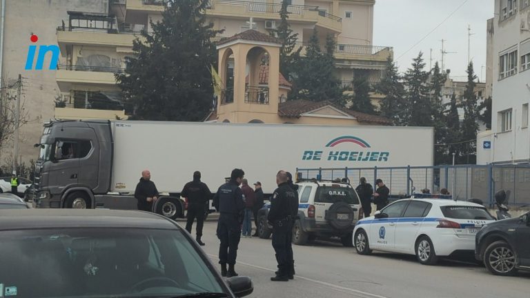 Τέμπη: Νταλίκα – ψυγείο στην Λάρισα για να διατηρηθούν οι σοροί μέχρι την ταυτοποίηση