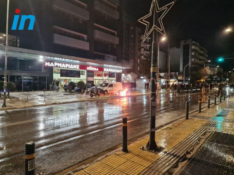 Τέμπη: Επεισόδια μετά τη μεγαλειώδη πορεία για τα θύματα της τραγωδίας