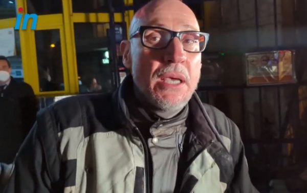 Βγήκε από το νοσοκομείο ο Γιάνης Βαρουφάκης – «Είναι μια χαρά, σιδεροκέφαλος»