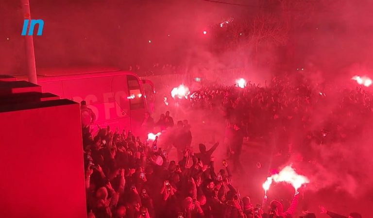 Χαμός στον Ρέντη: Χιλιάδες οπαδοί του Ολυμπιακού αποθέωσαν την αποστολή! (vid,pics)