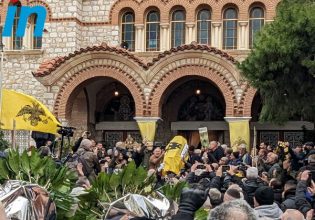 Μίμης Παπαϊωάννου: Το in στο λαϊκό προσκύνημα και την κηδεία του θρύλου του ελληνικού ποδοσφαίρου