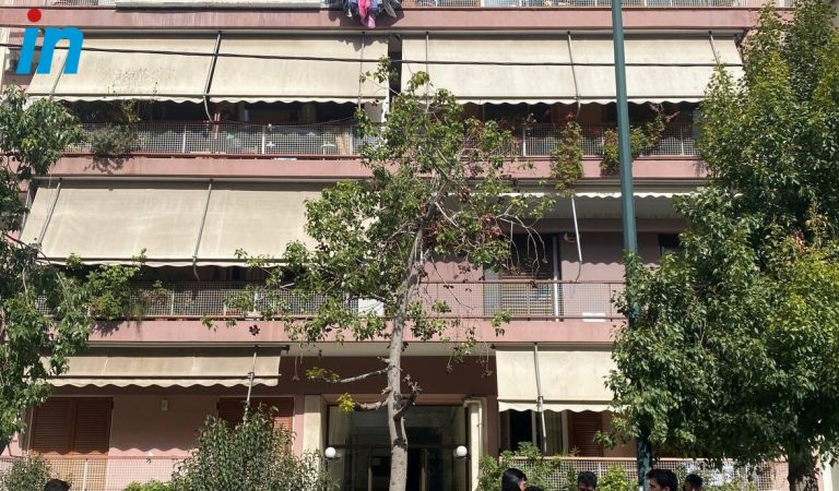 Σοκ στη Νέα Σμύρνη: Ανήλικος μαχαίρωσε την μητέρα του – «Τη σκότωσα» φώναζε