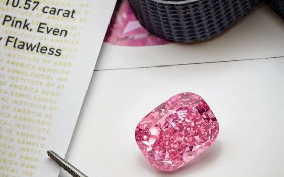 Σπάνιο ροζ διαμάντι βγαίνει σε δημοπρασία στις ΗΠΑ