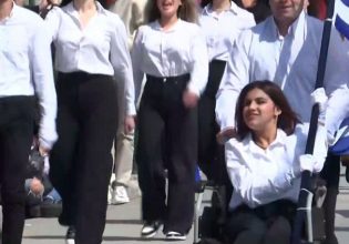 Παρέλασε με αμαξίδιο η 17χρονη Μαρία στην Πολίχνη