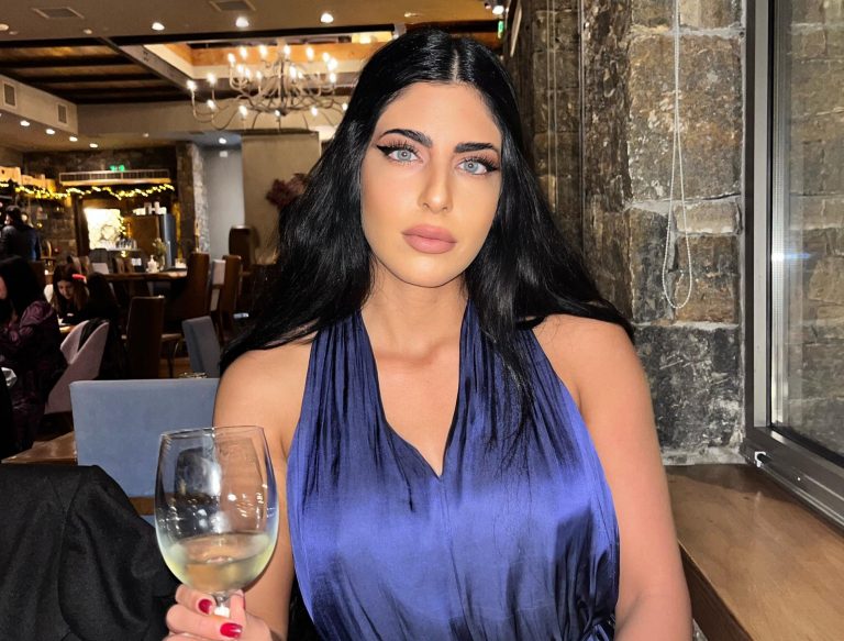 Σταυρούλα Πολάκη: Aυτή είναι η κόρη του Παύλου Πολάκη – Πανύψηλη, μελαχρινή και με καταγάλανα μάτια