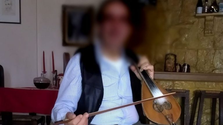 Βιασμός ανηλίκου στην Κρήτη: «Έχουν φρικάρει με αυτά που βρήκαν» – «Φύλλο και φτερό» τα κινητά και τα λάπτοπ του λυράρη