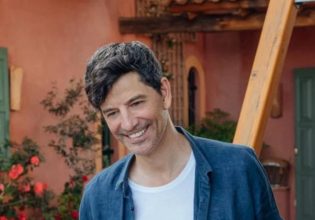 Σάκης Ρουβάς: Αυτός είναι ο μικρότερος αδερφός του – Ακούστε τον να τραγουδάει