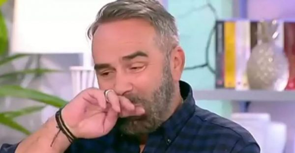 Γρηγόρης Γκουντάρας: Kλάματα για την τραγωδία στα Τέμπη – «Μου στείλανε μηνύματα»