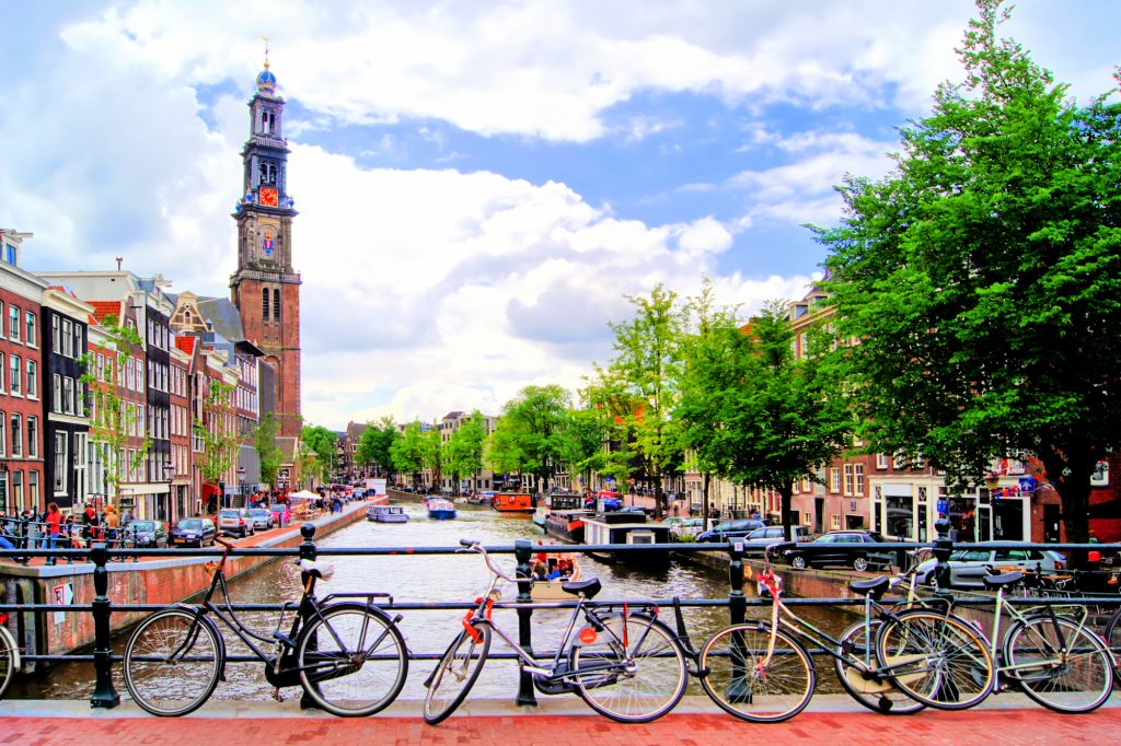 Το Άμστερνταμ ζητάει από τους Άγγλους τουρίστες να «μείνουν μακριά»
