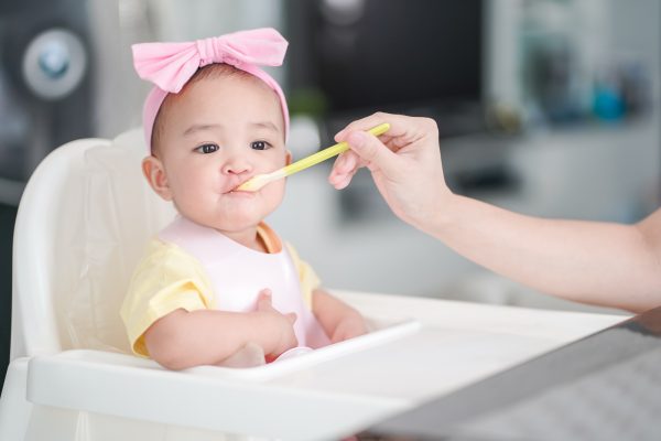5 μυστικά για τη σωστή εισαγωγή του μωρού στις στερεές τροφές
