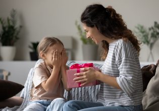 Τα καλύτερα πασχαλινά δώρα για χαρούμενα βαφτιστήρια