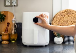 Γιατί έχουν «κολλήσει» όλοι με τις φριτέζες αέρος;