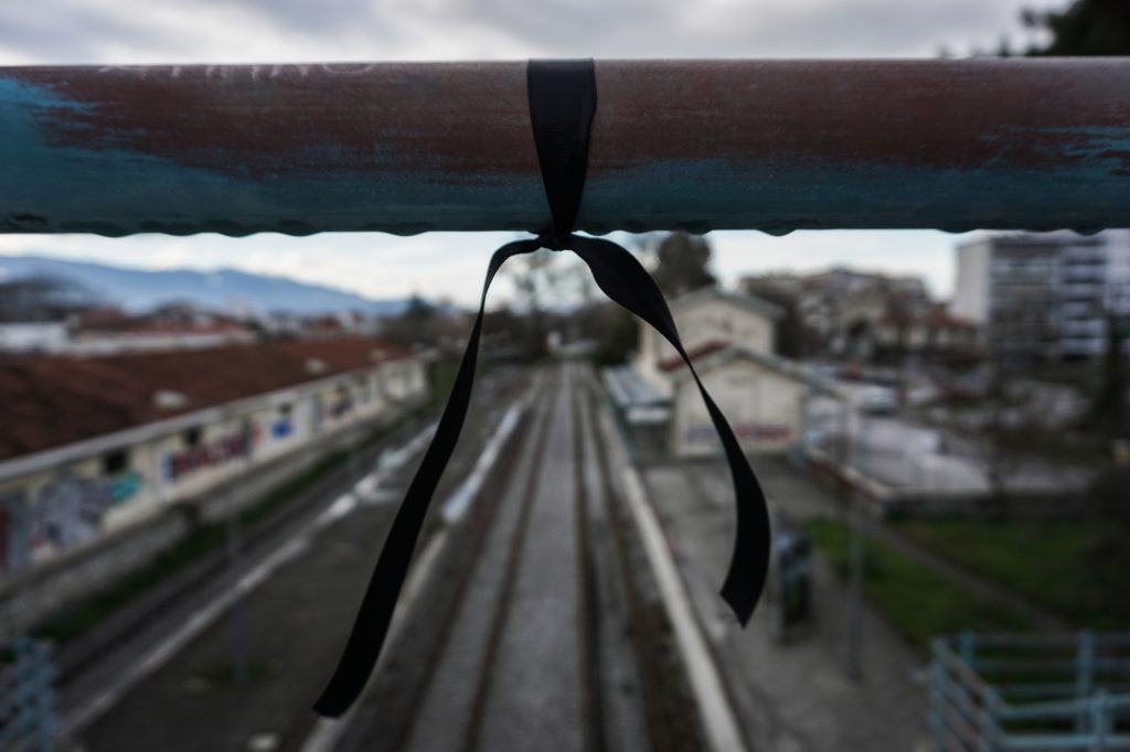 Ρημάζουν αφημένοι στην εγκατάλειψη οι σιδηροδρομικοί σταθμοί