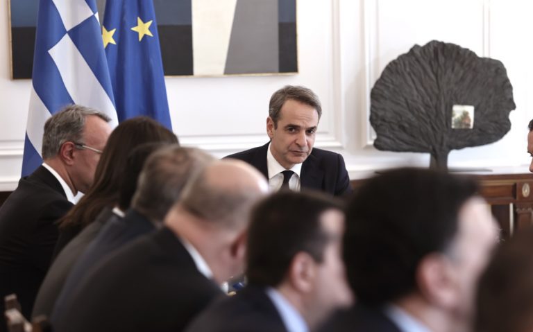 Σε ρυθμό εκλογών συνεδριάζει το υπουργικό συμβούλιο – Δείτε live