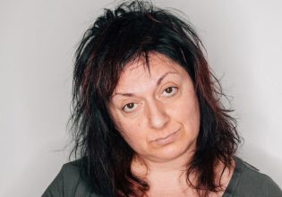 Σοφία Μουτίδου: Το ηχηρό μήνυμα μιας ολόσωμης φωτογραφίας με μαγιό