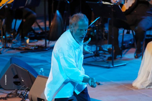 Σταύρος Ξαρχάκος: Ένα μεγάλο συναυλιακό αφιέρωμα στη δημοτική μουσική