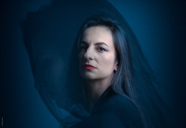 Η Ελένη Στεργίου μιλάει στο in για τα “Ορφανά”