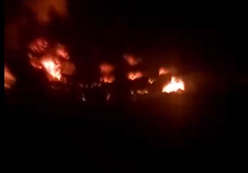 Σχηματάρι: Μεγάλη φωτιά σε εργοστάσιο – Ισχυρές δυνάμεις της πυροσβεστικής (Βίντεο)