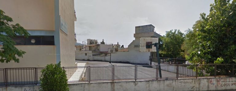 Βόλος: Δρόμος περνά μέσα από σχολική αυλή