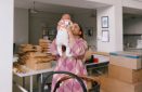 Μαίρη Συνατσάκη: Πηγαίνει στα γυρίσματα με την τεσσάρων μηνών κόρη της