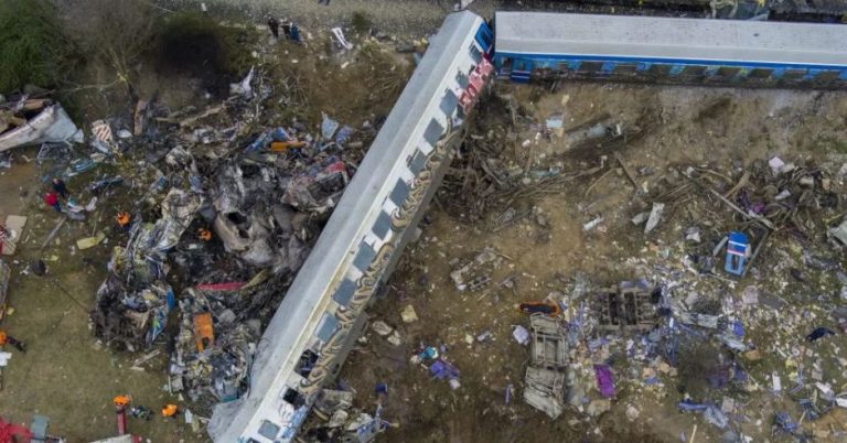 Τέμπη: «Δεν τον έχω δει ποτέ» – Ένας ακόμα βουλευτής κρατά αποστάσεις από τον σταθμάρχη