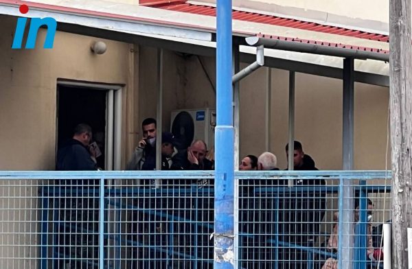 Τέμπη: Το in με τους συγγενείς στα νοσοκομεία της Λάρισας