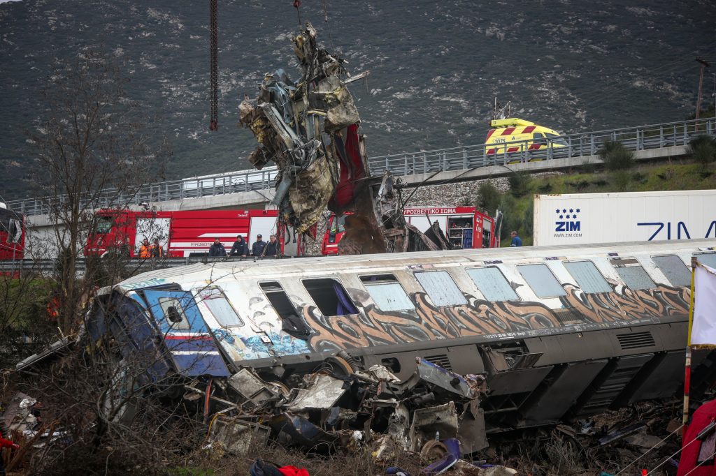 Τέμπη: «Μαμά τρακάραμε, έχει παντού φωτιές, καιγόμαστε» – Το πρώτο τηλεφώνημα κοπέλας στο μοιραίο τρένο