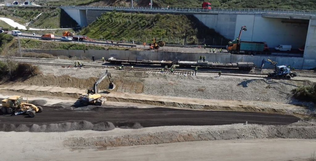 Τέμπη: Απομακρύνθηκαν τα βαγόνια των δύο  αμαξοστοιχιών που συγκρούστηκαν