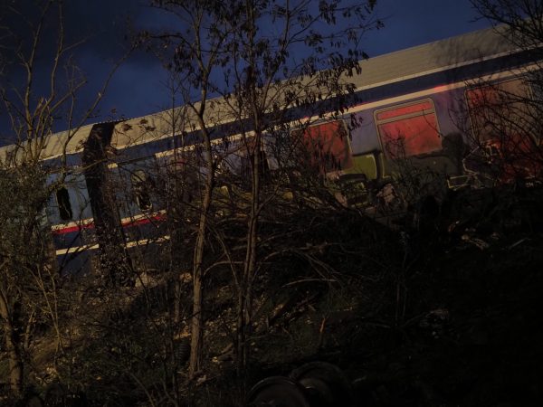 Εκτροχιασμός τρένου: «Θερμοκρασίες μέχρι 1.500 βαθμούς στα πρώτα τρία βαγόνια που συγκρούστηκαν»