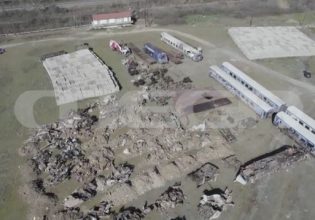 Τέμπη: Νέες σοκαριστικές εικόνες από τα συντρίμμια των δύο τρένων