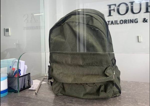 Τέμπη: Μια τσάντα που θα θυμίζει πάντα την τραγωδία – «Εκκωφαντική σιωπή για τον πόνο που κουβαλάει»