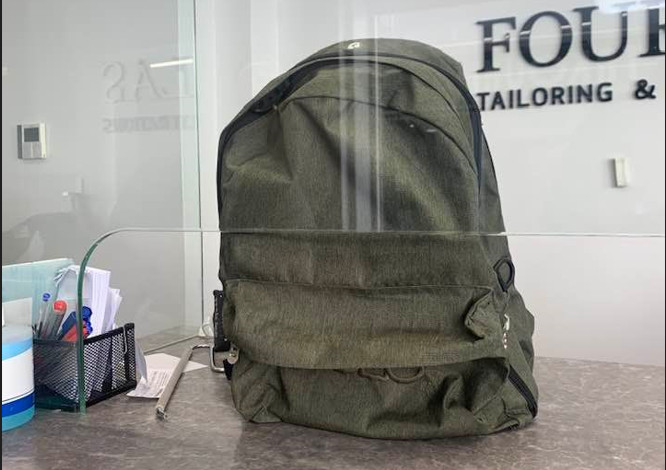 Τέμπη: Μια τσάντα που θα θυμίζει πάντα την τραγωδία – «Εκκωφαντική σιωπή για τον πόνο που κουβαλάει»