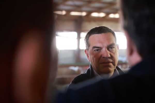 Τέμπη: Στο σημείο της τραγωδίας ο Αλέξης Τσίπρας