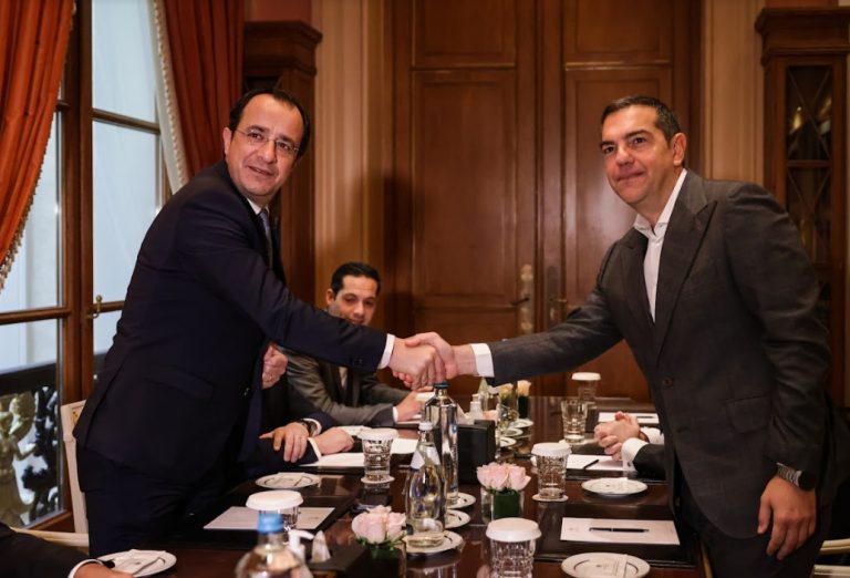 Συνάντηση Τσίπρα με Χριστοδουλίδη: «Υποχρέωση όλων μας είναι να κάνουμε το παν για να βγει η αλήθεια στο φως»