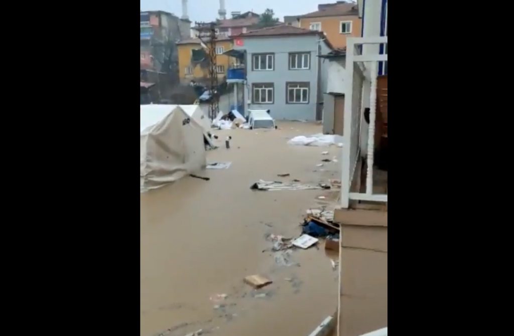 Τουρκία: Σφοδρές πλημμύρες πλήττουν τις σεισμόπληκτες περιοχές – 10 νεκροί