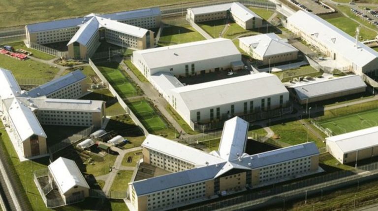 Βρετανία: 18 δεσμοφύλακες απολύθηκαν από μια και μόνο φυλακή για ερωτικές σχέσεις με τους κρατουμένους