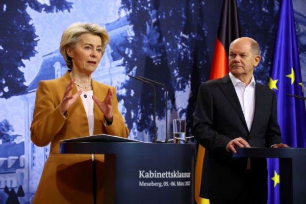 Ουκρανία: Δεν έχουμε αποδείξεις για ενδεχόμενη παράδοση όπλων της Κίνας στη Ρωσία, λέει η φον ντερ Λάιεν