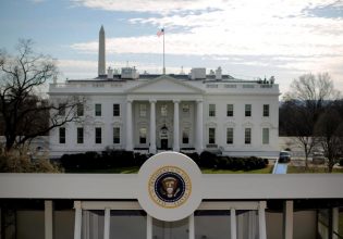 ΗΠΑ: Ο Λευκός Οίκος καταδικάζει την απαγόρευση παραστάσεων με drag queens στο Τενεσί