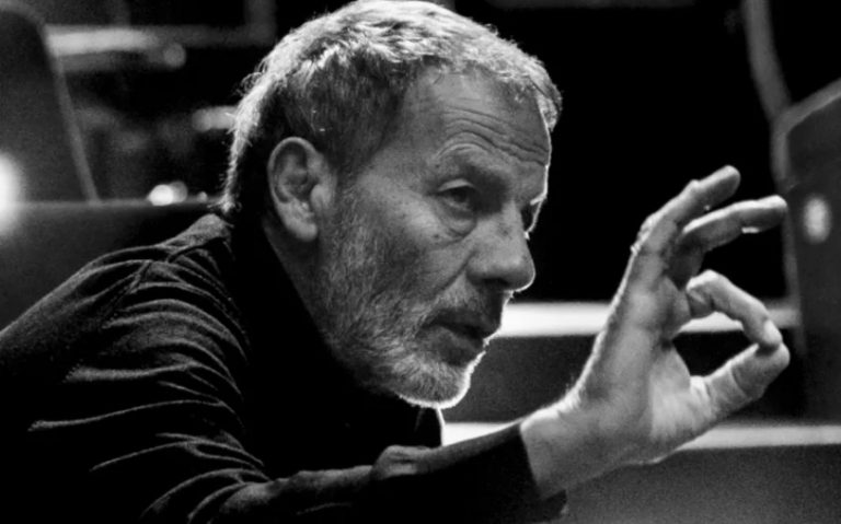 Σταύρος Ξαρχάκος: Ο θρυλικός Έλληνας συνθέτης και το μεγαλειώδες έργο του