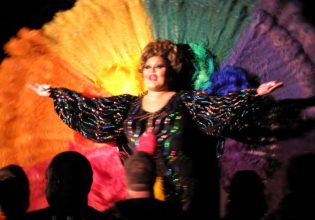 Το Τενεσί γίνεται η πρώτη πολιτεία που ψηφίζει την απαγόρευση των δημόσιων drag shows