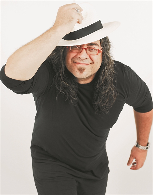 Παντελής Αμπαζής: «Τα όρια της σάτιρας τα θέτει το κοινό»