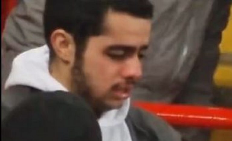 Δεν άντεξε και έβαλε τα κλάματα μετά την εφτάρα οπαδός της Γιουνάιτεντ (vid)