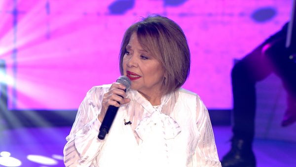 Σπίτι με το MEGA: H Πίτσα Παπαδοπούλου σε μια υπέροχη λαϊκή βραδιά