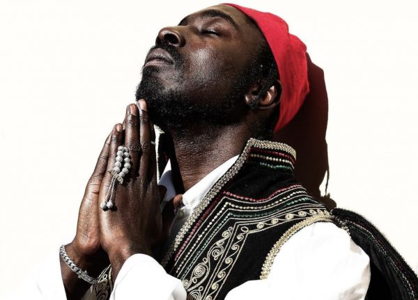 Νέγρος του Μοριά: Το νέο άλμπουμ «ΘΡΑCOC» και η παραδοσιακή φορεσιά