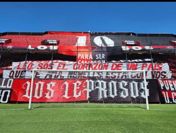 Στηρίζουν τον Μέσι οι οπαδοί της Νιούελς: «Λίο είσαι η καρδιά μιας χώρας»