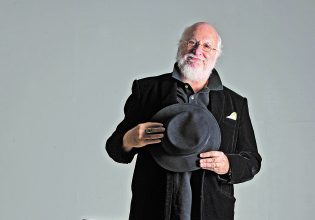 Διονύσης Σαββόπουλος: Πήρε εξιτήριο από το νοσοκομείο μετά την περιπέτεια με τον κοροναϊό