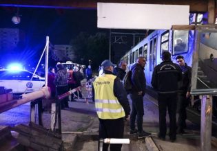 Σε κρίσιμη κατάσταση ο 17χρονος που παρασύρθηκε από τον Προαστιακό – Νοσηλεύεται διασωληνωμένος