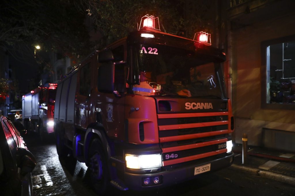 Φωτιά στα Καμίνια – Κάηκε ολοσχερώς ψητοπωλείο